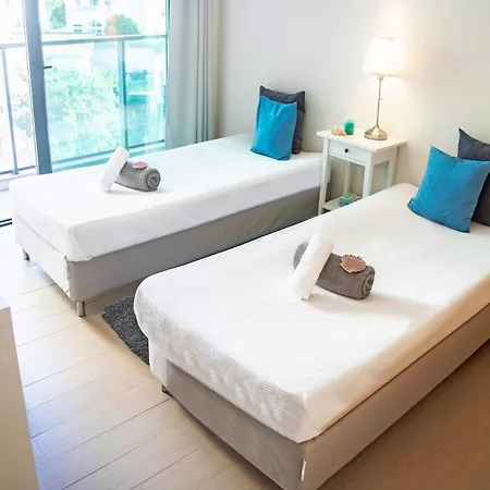 Apartment Modern Apartment, Close To The Beach, Wi-fi & A C *