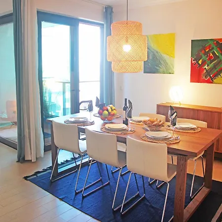 Modern Apartment, Close To The Beach, Wi-fi & A C Apartment *