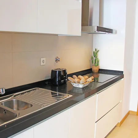 Modern Apartment, Close To The Beach, Wi-fi & A C