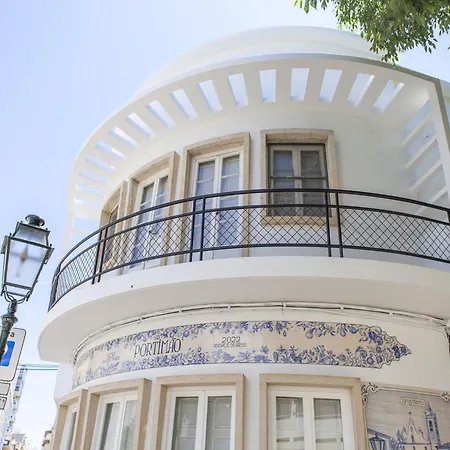 Modern Apartment, Close To The Beach, Wi-fi & A C * Portimão