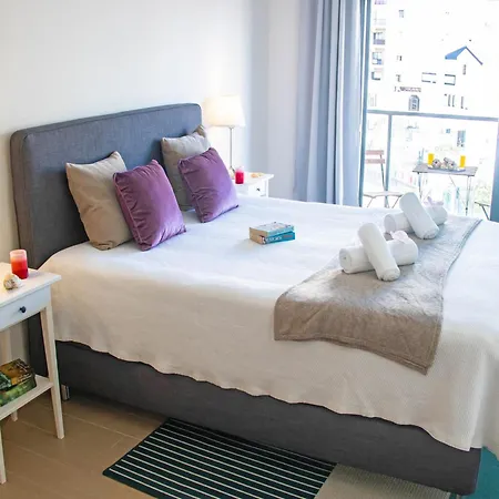 Modern Apartment, Close To The Beach, Wi-fi & A C * Portimão