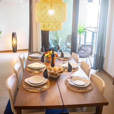 Modern Apartment, Close To The Beach, Wi-fi & A C *