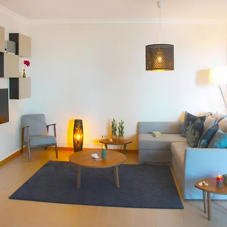 Modern Apartment, Close To The Beach, Wi-fi & A C Portimão